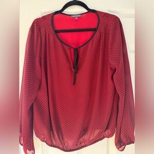 Vince Camuto Red & Black Key Hole Top